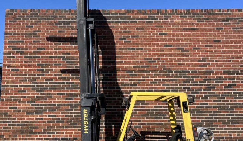 8,000lb. Lift Truck w/Triple full